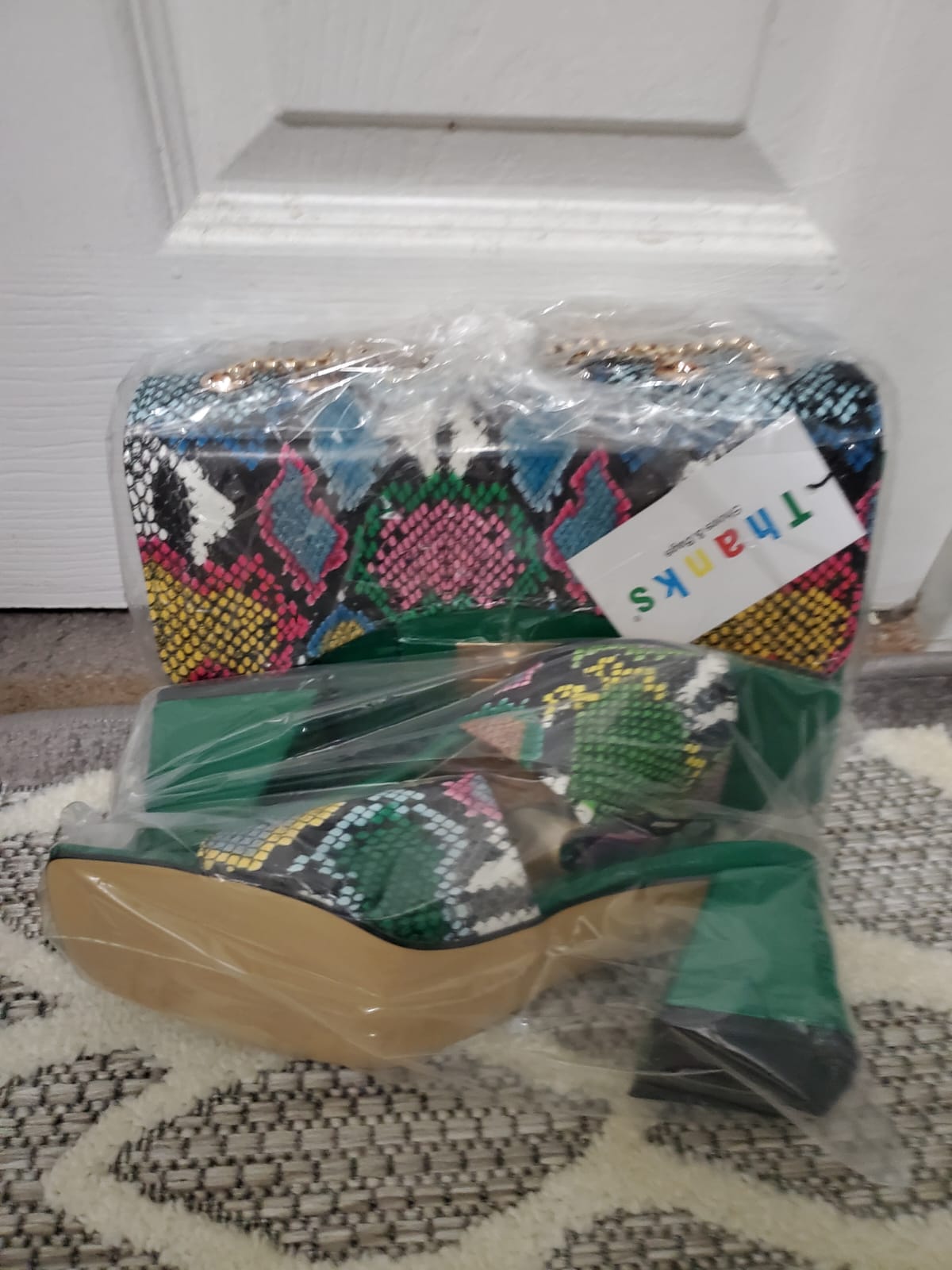 03FF8103-3594-4C78-99F3-759A7E9C0EFE