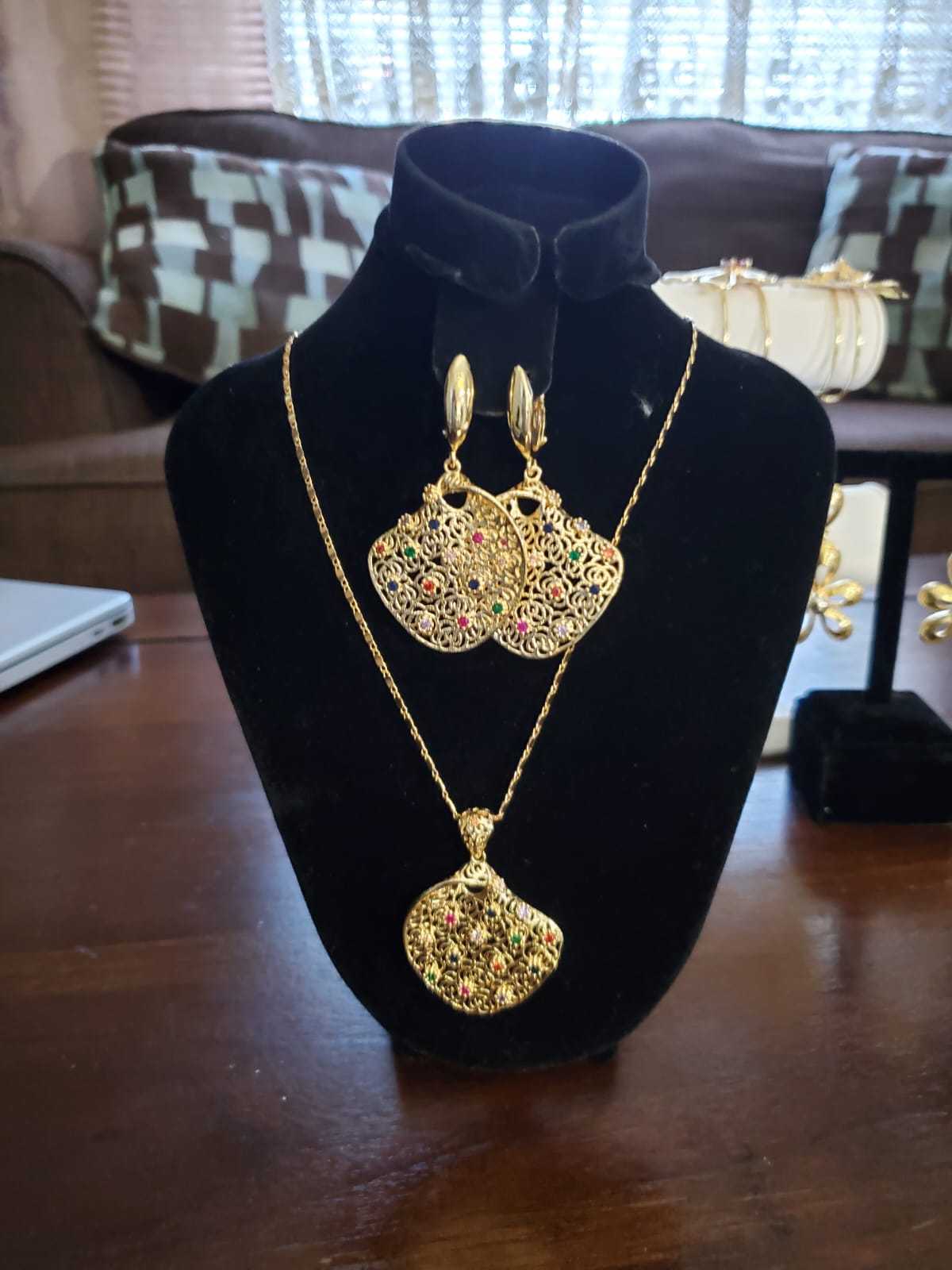 0F609B10-E1C5-4AE2-B935-BCB3B7290D69