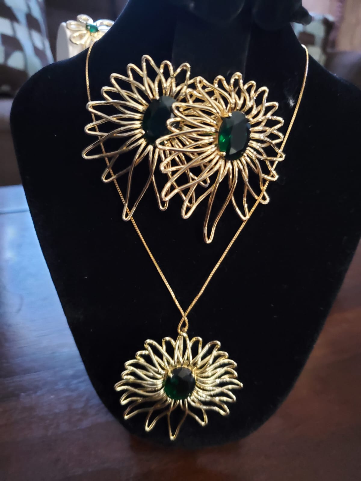 AB14605F-4819-464E-8EC4-E52856841B8E